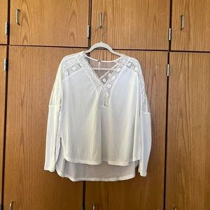 Free people flowy shirt! 🤍 fits oversized. In perfect condition!